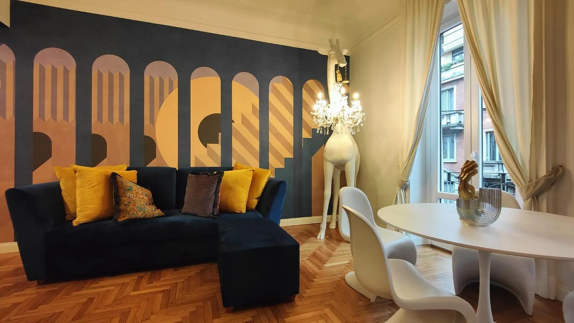 Apartment 9 Guests Apartments, 4 Bedrooms, 4 Baths In Milano Downtown With Ac, Wifi And Subway M1 M2 Airport Connected