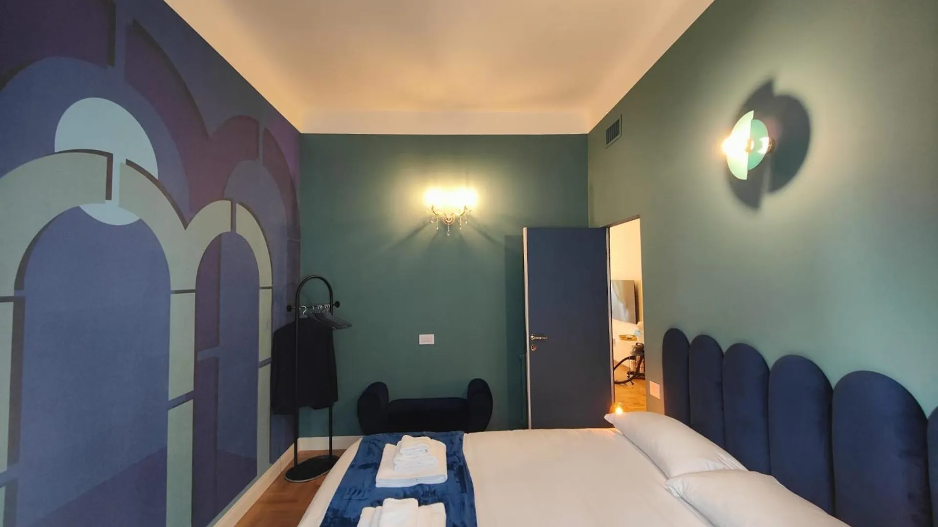 9 Guests Apartments, 4 Bedrooms, 4 Baths In Milano Downtown With Ac, Wifi And Subway M1 M2 Airport Connected Italy