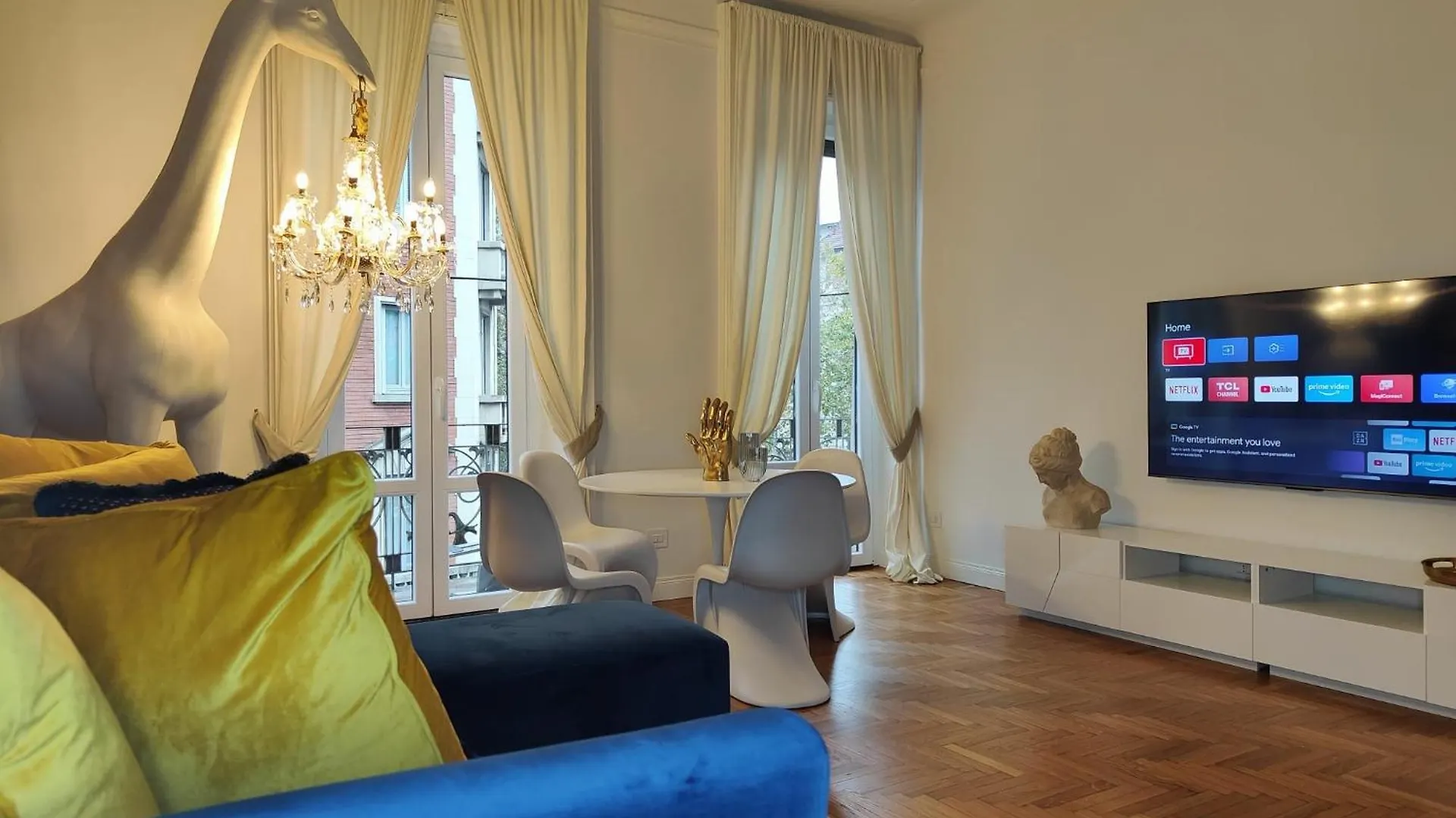 9 Guests Apartments, 4 Bedrooms, 4 Baths In Milano Downtown With Ac, Wifi And Subway M1 M2 Airport Connected 0*, Milan Italy