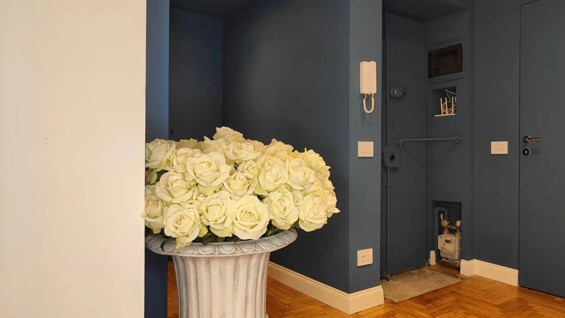 9 Guests Apartments, 4 Bedrooms, 4 Baths In Milano Downtown With Ac, Wifi And Subway M1 M2 Airport Connected 0*, Milan