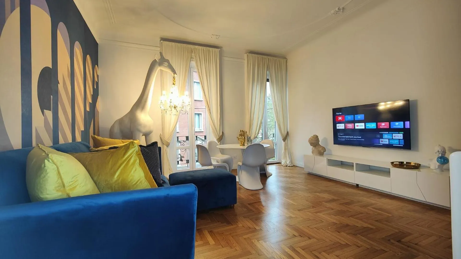 Apartment 9 Guests Apartments, 4 Bedrooms, 4 Baths In Milano Downtown With Ac, Wifi And Subway M1 M2 Airport Connected