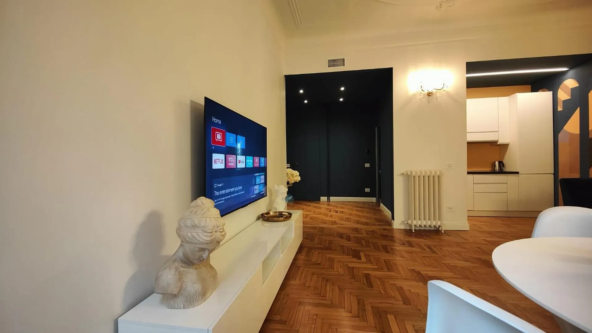9 Guests Apartments, 4 Bedrooms, 4 Baths In Milano Downtown With Ac, Wifi And Subway M1 M2 Airport Connected