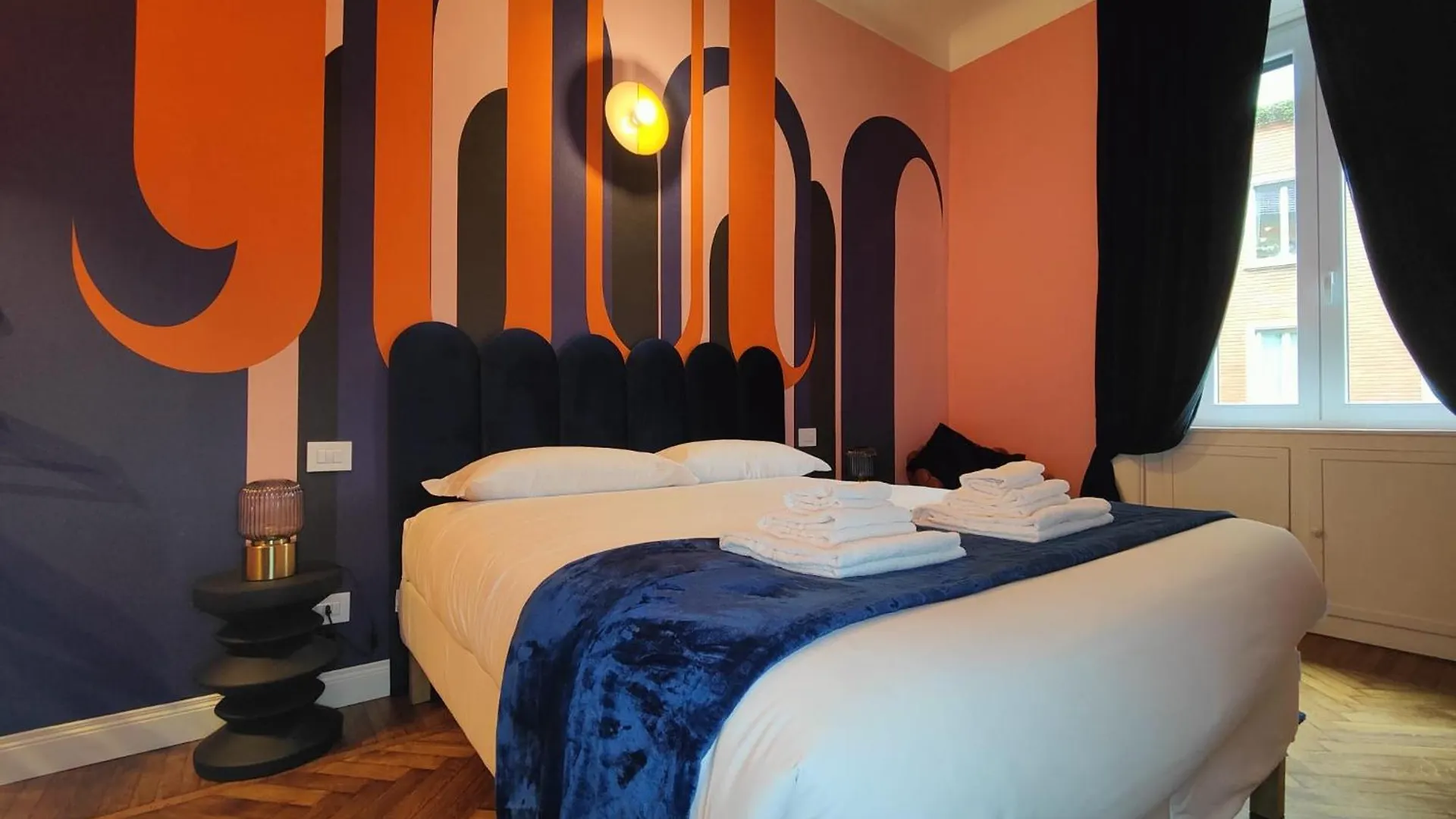 9 Guests Apartments, 4 Bedrooms, 4 Baths In Milano Downtown With Ac, Wifi And Subway M1 M2 Airport Connected 0*, Milan