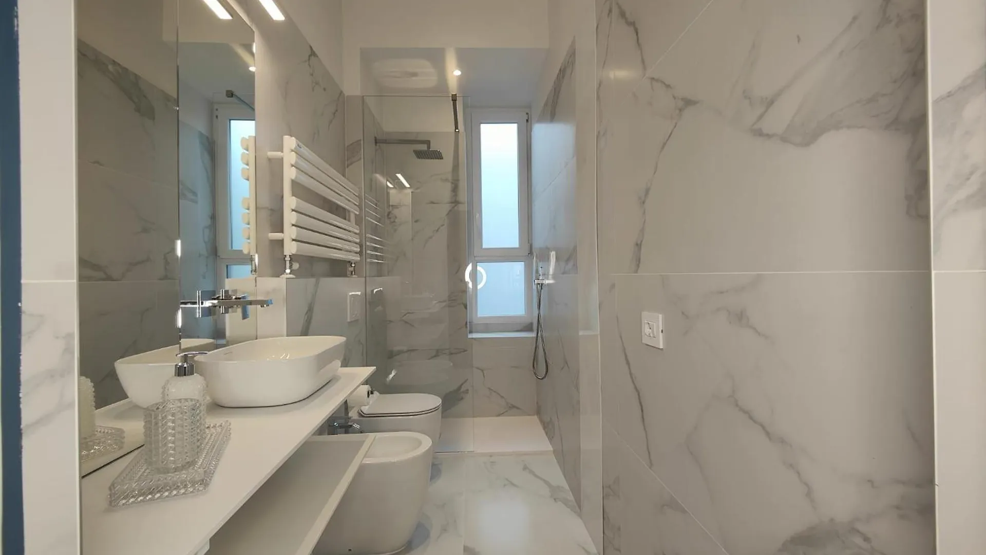 Apartment 9 Guests Apartments, 4 Bedrooms, 4 Baths In Milano Downtown With Ac, Wifi And Subway M1 M2 Airport Connected Italy