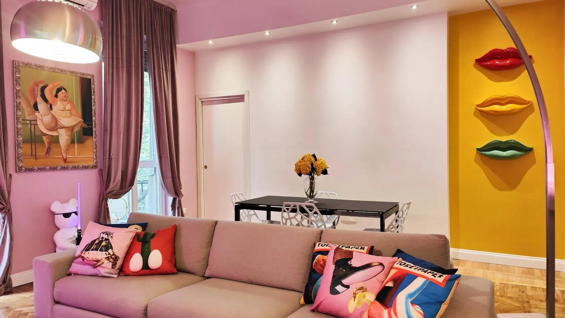 Apartment 9 Guests Apartments, 4 Bedrooms, 4 Baths In Milano Downtown With Ac, Wifi And Subway M1 M2 Airport Connected
