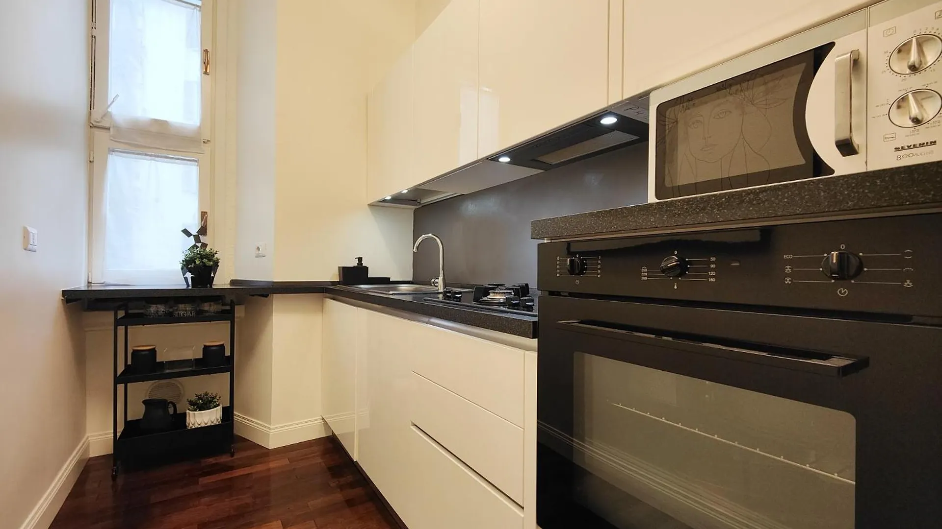 9 Guests Apartments, 4 Bedrooms, 4 Baths In Milano Downtown With Ac, Wifi And Subway M1 M2 Airport Connected Appartamento